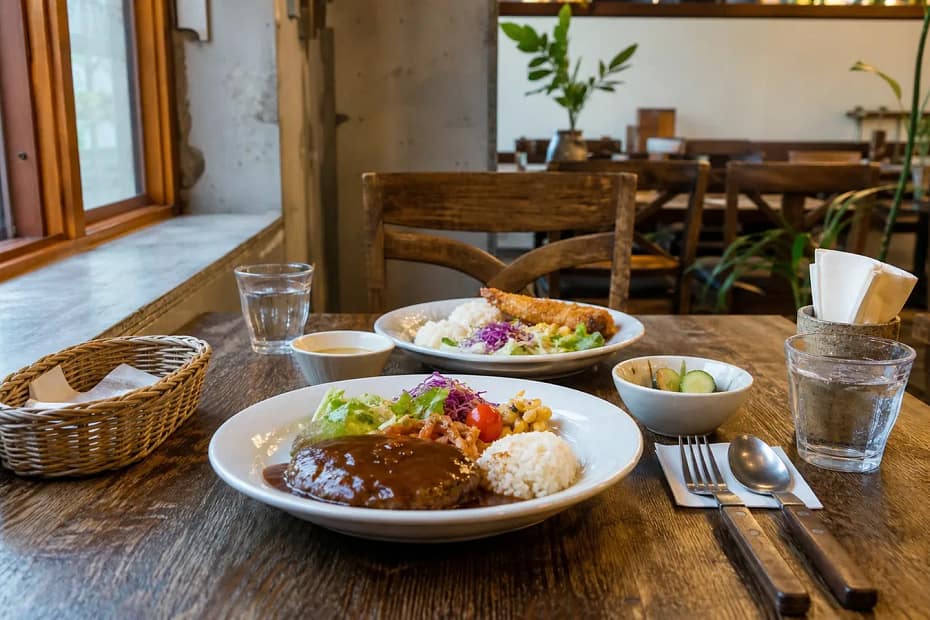 제주 지역 restaurant 방문 전 확인사항을 소개하는 사실적인 참고 이미지