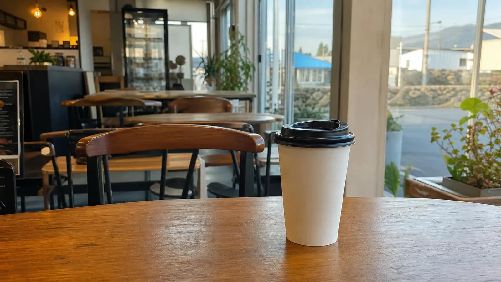 제주 지역 cafe 방문 전 확인사항을 소개하는 사실적인 참고 이미지