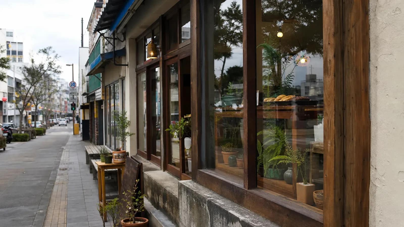 제주 지역 recommendation 방문 전 확인사항을 소개하는 사실적인 참고 이미지