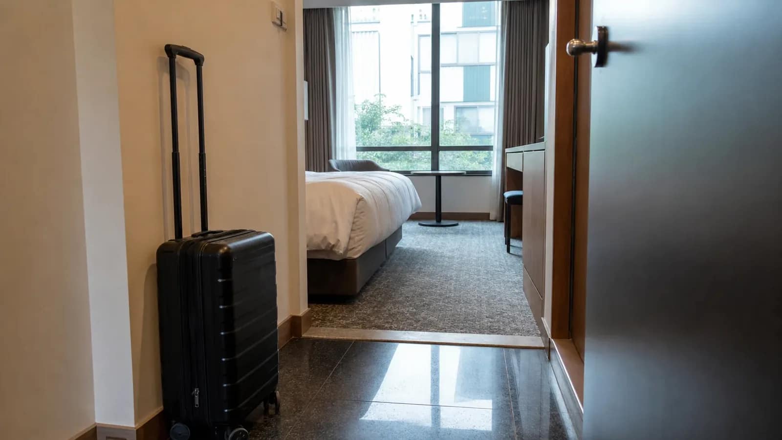 제주 지역 lodging 방문 전 확인사항을 소개하는 사실적인 참고 이미지